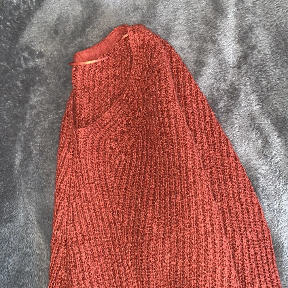 Maroon Cropped Sweater - Picture 5 of 5